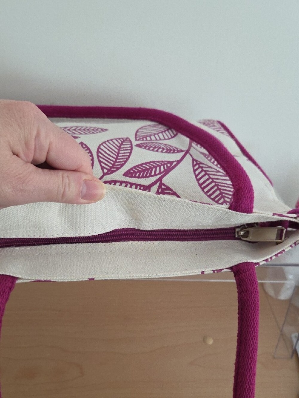 Jute Cottage NWT Cream Canvas Tote with Fuchsia Leaf Print, Zip Closure - Picture 9 of 11